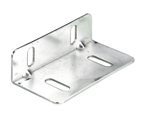 Metalen hoek met sleufgaten voor bevestiging