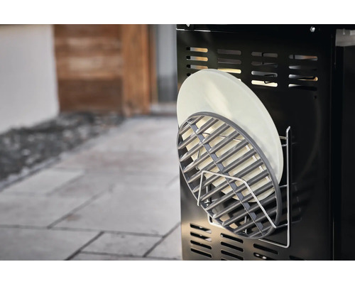 Bordhouder op de grill met borden