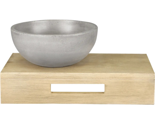 Decoratieve schaal van beton op houten dienblad