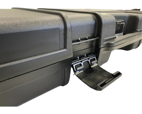 Detailopname van een zwarte gereedschapskist met sluiting