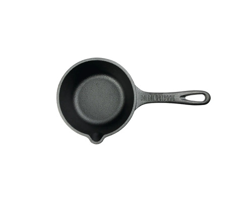 Gietijzeren steelpan met schenktuit