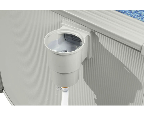 Zwembadskimmer op stalen wand zwembad