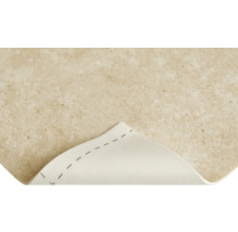 Detailopname van een beige vloertegel met verwijderbare folie