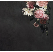 Decoratieve bloemen op een donkere achtergrond