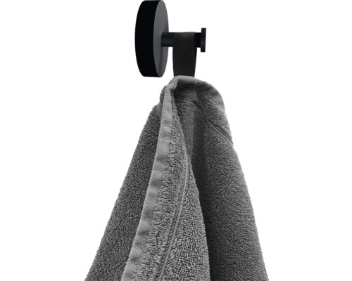 Handdoekhouder met opgehangen handdoek