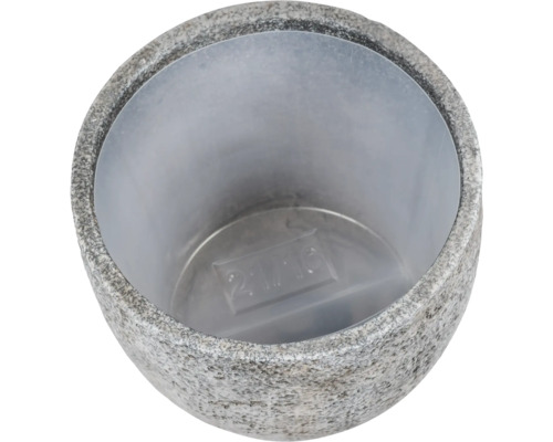 Bloempot van steen met kunststof binnenbak