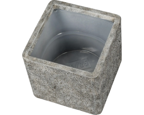Vierkante bloempot van steen met kunststof binnenpot