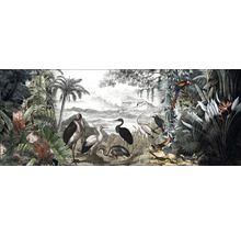 Decoratieve muurschildering met tropische planten en verschillende vogelsoorten.