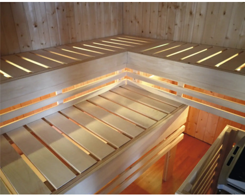 Houten sauna met banken en houten bekleding