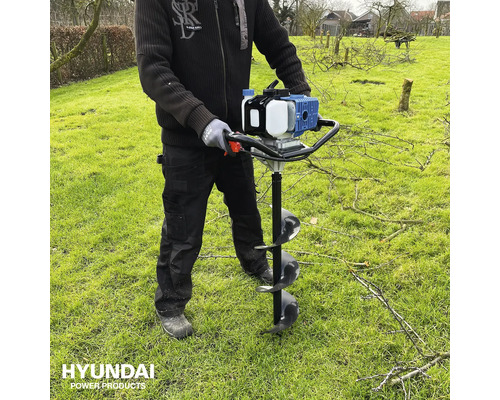 Grondboor in gebruik op een gazon