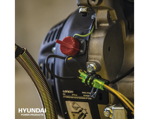 Detailopname van een stroomgenerator met aan- en uitknop