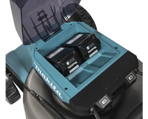 Detailopname van een grasmaaier met twee geplaatste Makita accu''s