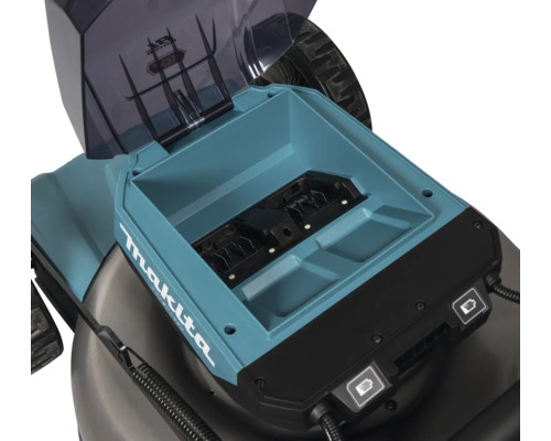 Detailaanzicht van het batterijcompartiment van een grasmaaier met open deksel