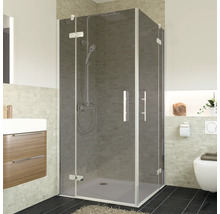 Hoekdouche met glazen wanden, douche, wastafel en toilet in een badkamer