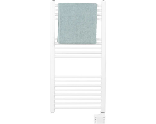 Witte handdoekradiator met een handdoek erop