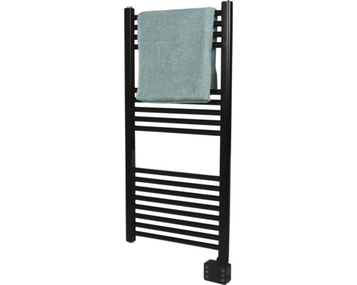 Zwarte handdoekradiator met een handdoek