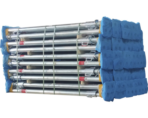 Stapel verzinkte bouwsteunen op een pallet