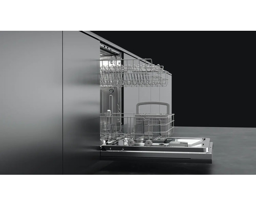 Open vaatwasser met vaatwaskorven