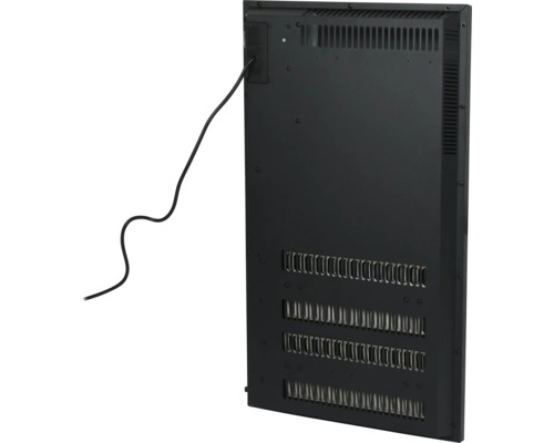 Achterkant van een elektrische verwarming met stroomkabel en ventilatiesleuven