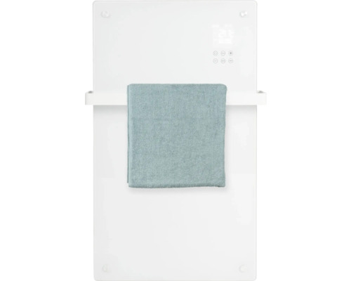 Witte glazen radiator met handdoek en digitaal display