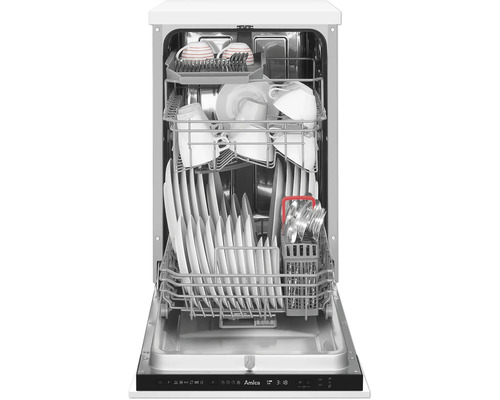 Open vaatwasser met vaat en bestek