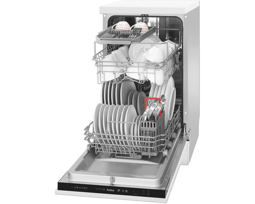 Open Amica vaatwasser beladen met vaat.