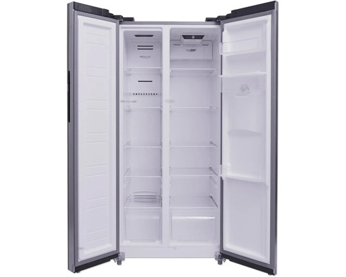 Geopende side-by-side koelkast met planken en compartimenten