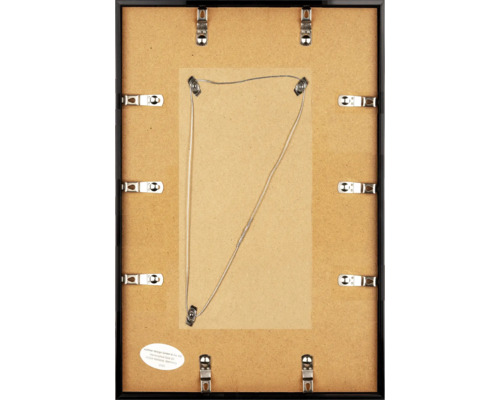 Achterkant van een ingelijste foto met ophangdraad