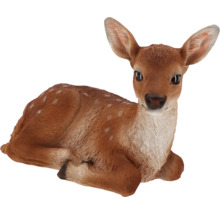 Liggend reekalf als tuindecoratie