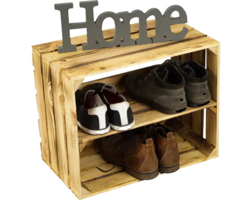 Schoenenrek van houten kist met twee planken en Home opschrift