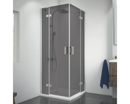 Hoekdouche met grijs glas en wit frame in de badkamer