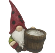 Tuinkabouter met plantenbak in de vorm van een houten vat