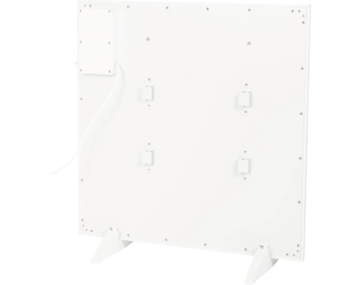 Achterkant van een verwarmingspaneel met standaarden