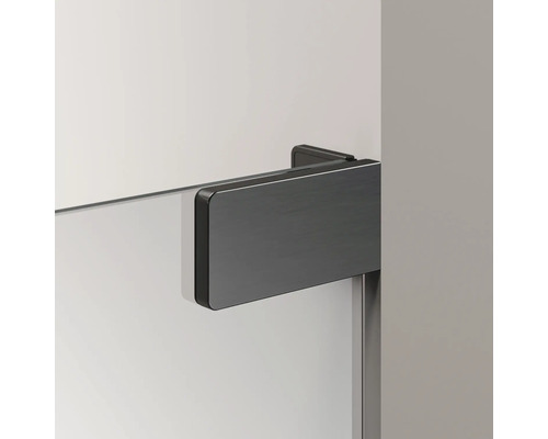 Detailaanzicht van een douchecabine met beslag