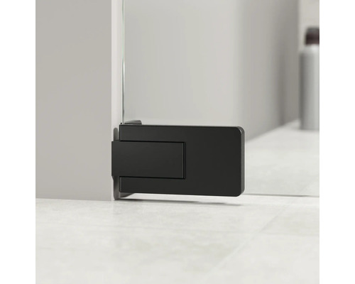 Detail van een douchecabinebeslag