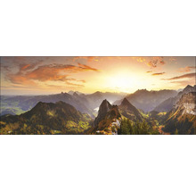 Panoramisch uitzicht op bergen met vallei en zonsopgang