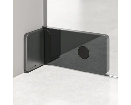 Detailopname van een doucheafdichting op een douchecabine