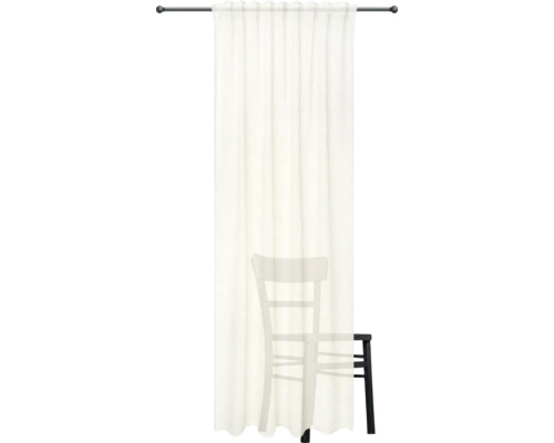 Gordijn van lichte stof met stoelschaduw