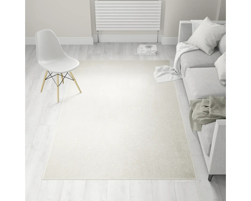 Tapijt in een woonkamer met stoel en bank