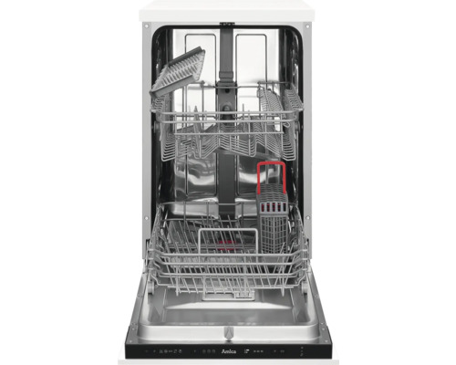 Interieur van een vaatwasser met rekken