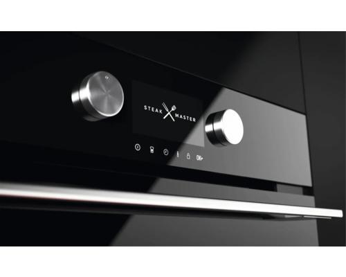 Close-up van een zwarte oven met draaiknoppen en digitaal display