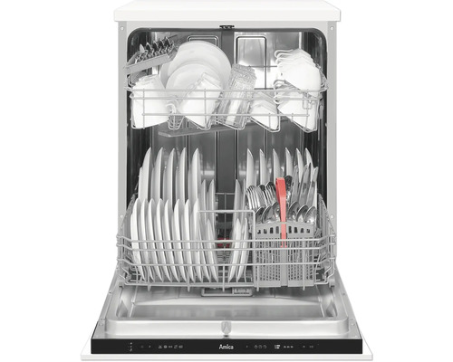 Geopende vaatwasser met vaat en Amica logo