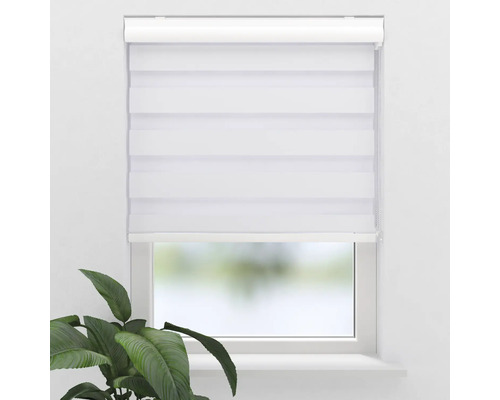 Raam met wit duo rolgordijn voor lichtregeling