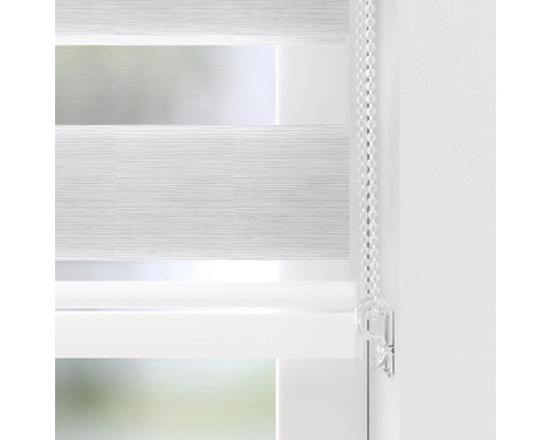 Detail van een raamdecoratie met kettingbediening