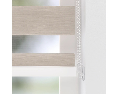 Detail van een raamdecoratie met kettingbediening
