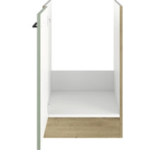 Open badkamerkast met deur