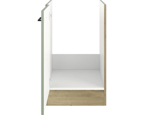 Open badkamerkast met deur