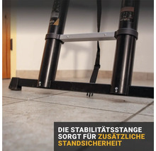 Detailopname van een telescopische ladder met stabilisatiestang voor extra veiligheid