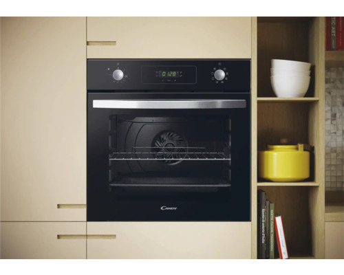 Inbouwoven in een keukenblok met bedieningsknoppen en display