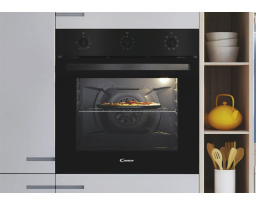 Candy oven met pizza binnenin